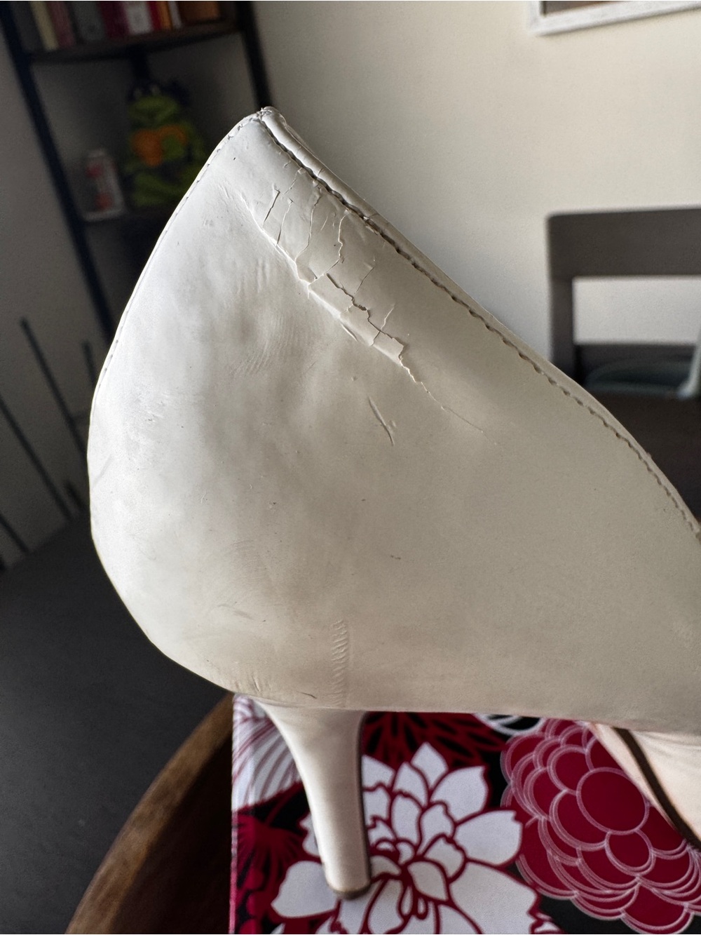 Women’s Size 8 1/2 White Round Toe Platform Pumps - Picture 7 of 8